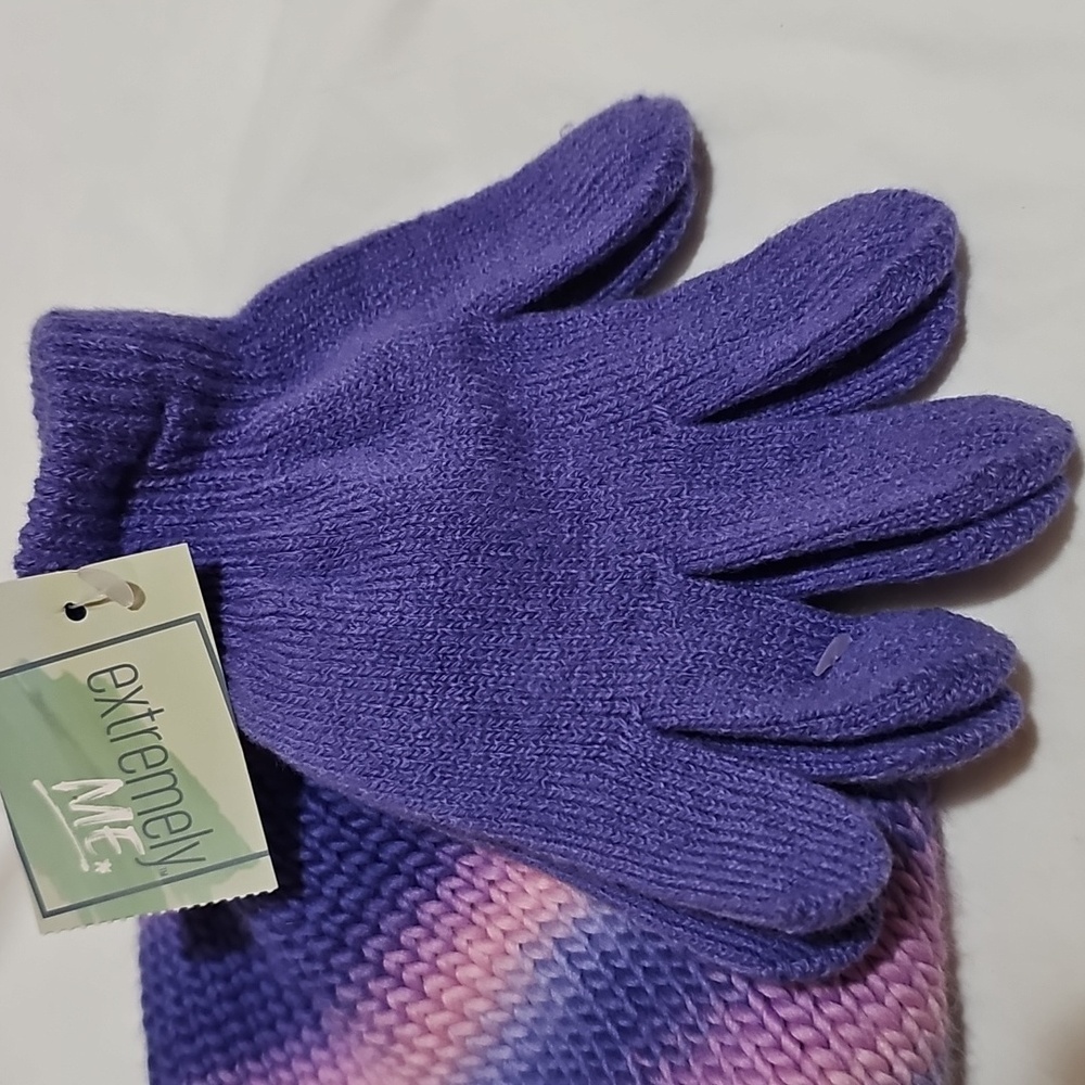 extremely ME! Girls Beanie Hat and Gloves Set OSFM New - Picture 10 of 13